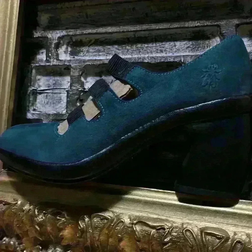 New Fly London turquoise leather shoes 👠 super cute size 6.🦚🦚